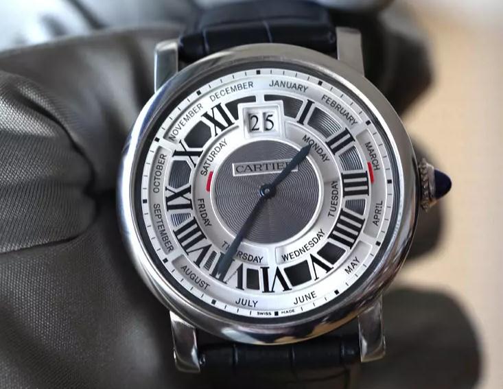 The 45 mm circle replica Rotonde De Cartier W1580002 watches have special silver-plated and dark grey dials with Roman numerals.